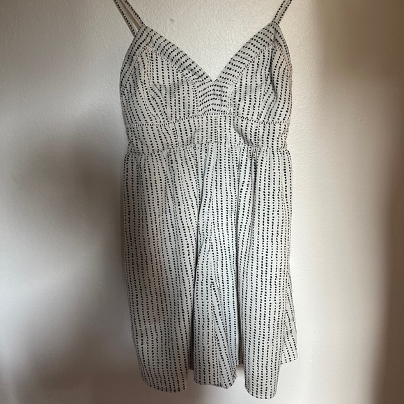 Sz sm Japna romper with cute detail on bodice - Picture 8 of 8